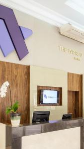 a lobby with a sign for the world hotel at Executivo em Hotel - Vila Olímpia in Sao Paulo