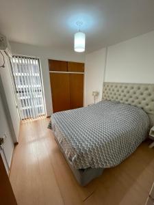 Una cama o camas en una habitación de DEPARTAMENTO EN EL CORAZÓN DE NUEVA CÓRDOBA