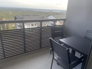 a balcony with a table and a bench on a balcony at Ylläs chalet Bella Vista in Ylläsjärvi +4 photos