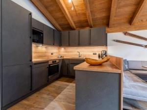 Kuchyňa alebo kuchynka v ubytovaní Pinzgau Lodge 2B