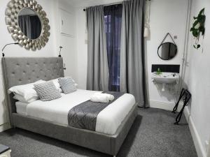 Afbeelding uit fotogalerij van Quantock Lodge Vicarage 2 in Rochester +9 foto's