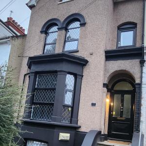 Afbeelding uit fotogalerij van Quantock Lodge Vicarage 2 in Rochester