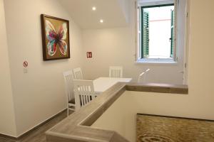 a kitchen and dining room with a table and a window at Centar Vodice Apartmani in Vodice