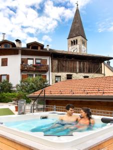 The swimming pool at or close to Albergo Cavallino Bianco