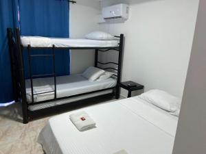 Postel nebo postele na pokoji v ubytování Blue Diamond House