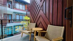 Balkón nebo terasa v ubytování Mokko Suites Batubelig