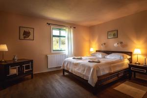 a bedroom with a large bed and a window at Casa Johann, your charming holiday home in Cund in Cund