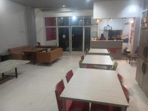 Rubikz Hostel & Cafe餐廳或用餐的地方