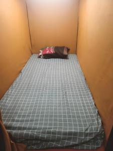 Rubikz Hostel & Cafe房間的床