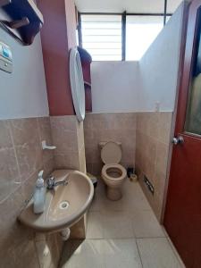 a bathroom with a sink and a toilet at Departamento acogedor listo para disfrutar in Moyobamba