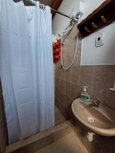a bathroom with a shower curtain and a sink at Departamento acogedor listo para disfrutar in Moyobamba