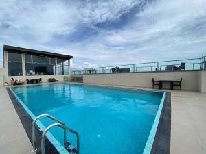 a large swimming pool on the roof of a building at Ocean Breeze - UDAYA Luxury Apartments in Negombo