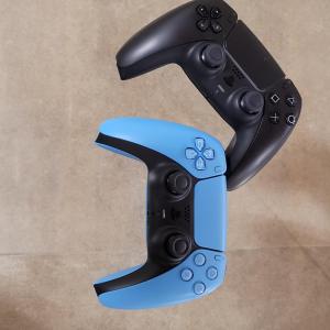 a nintendo wii game controller with a black and blue handle at Eva Lake Endine Hospitality in Endine Gaiano