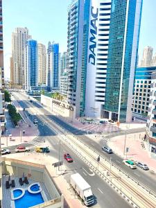 Fotografie z fotogalerie ubytování FULLY FURNISHED 2-BEDROOM APARTMENT IN DUBAI MARINA v Dubaji