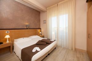 Postel nebo postele na pokoji v ubytování Hotel Nuova Sabrina