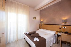 Postel nebo postele na pokoji v ubytování Hotel Nuova Sabrina
