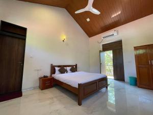 a bedroom with a bed and a ceiling at Luxury Heritage 8Bhk Villa Lonavala in Lonavala