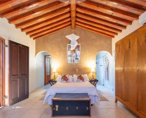 A bed or beds in a room at Casa Mori House