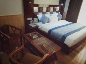 เตียงในห้องที่ Whiteland Shimla