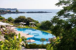 Bazén v ubytování Mare Dei Suites Hotel Ionian Resort nebo v jeho okolí