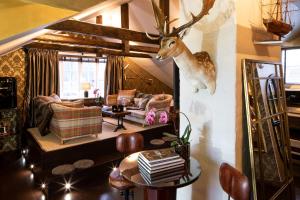 a living room with a deer head hanging on the wall at Bomans Hotell i Trosa in Trosa