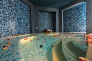 The swimming pool at or close to BV Grand Hotel Assisi