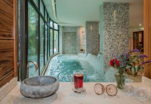 a swimming pool in a house with a tub at Ovindoli Park Hotel & SPA in Ovindoli