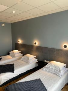 Postel nebo postele na pokoji v ubytování Centrum Hotel Viljandi