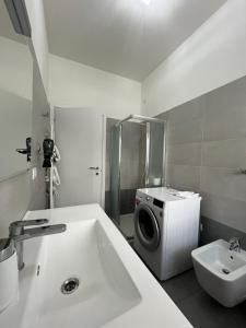 A bathroom at Appartamento Noi Due