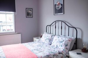 a bedroom with a bed and a window at Beautiful Seafront Apartment-Hastings Old Town 2+2 in Hastings