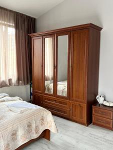 Guest House PIROSMANI客房内的一张或多张床位