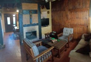 TV a/nebo společenská místnost v ubytování CASA RURAL LA CASA DE LOS POLLOS