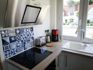 a kitchen with a counter with a sink and a window at T2 - Appartement 1 chbre Wissant in Wissant