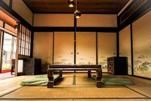 a room with a bench in the middle of it at くらやしき〜kurayashiki~ in Kami-ikusaka