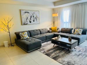 Area soggiorno di Balqis Residense Palm Jumeirah,Pool, Beach, Top floor, Full sea view, Restaurants