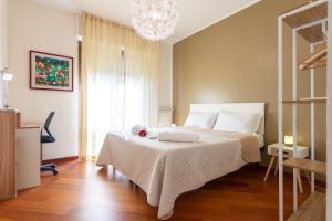 a bedroom with a bed and a chandelier at Assago amazing flat in Assago