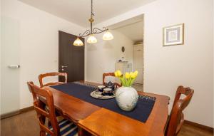 Fotografia z galérie ubytovania Two-Bedroom Apartment In Podstrana v destinácii Podstrana