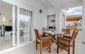 a kitchen and dining room with a table and chairs at Cozy Home In Debeljak With Wifi in Debeljak