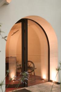 an archway in a room with a table and a chair at Kaiserau-Höfl in Bolzano