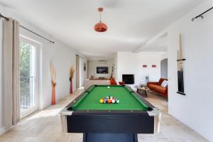 a living room with a pool table in it at Le mas sous les étoiles in Joucas