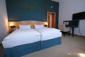 En eller flere senge i et værelse på Hotel Das Lola
