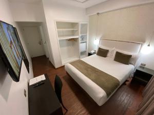 Postel nebo postele na pokoji v ubytování Hotel Alvear