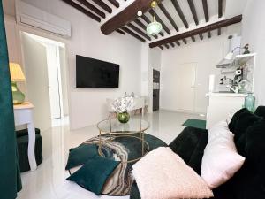 a living room with a couch and a table at Le Cosy Safranier Vieil Antibes in Antibes