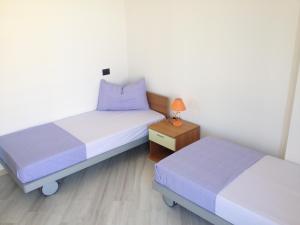 A bed or beds in a room at Best Lavagna Apartment