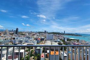 Fotografie z fotogalerie ubytování The Base large room high-rise super sea view large view 26th floor v destinaci Pattaya Central