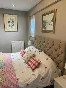 Postel nebo postele na pokoji v ubytování Captivating 1-Bed Cottage in Ross-on-Wye