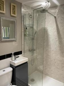 Koupelna v ubytování Captivating 1-Bed Cottage in Ross-on-Wye