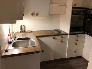 Ruhige 2 Zimmer Wohnung的厨房或小厨房