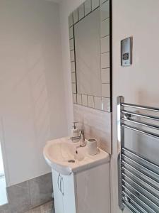Koupelna v ubytování Charming 2 Bed Cottage in Nidderdale Near Harrogat
