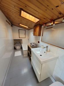 a bathroom with a sink and a tub and a toilet at Gabry House-Venezia Mestre in Zelo